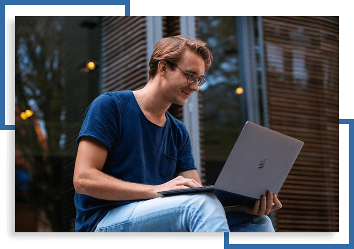 Man holding a Laptop